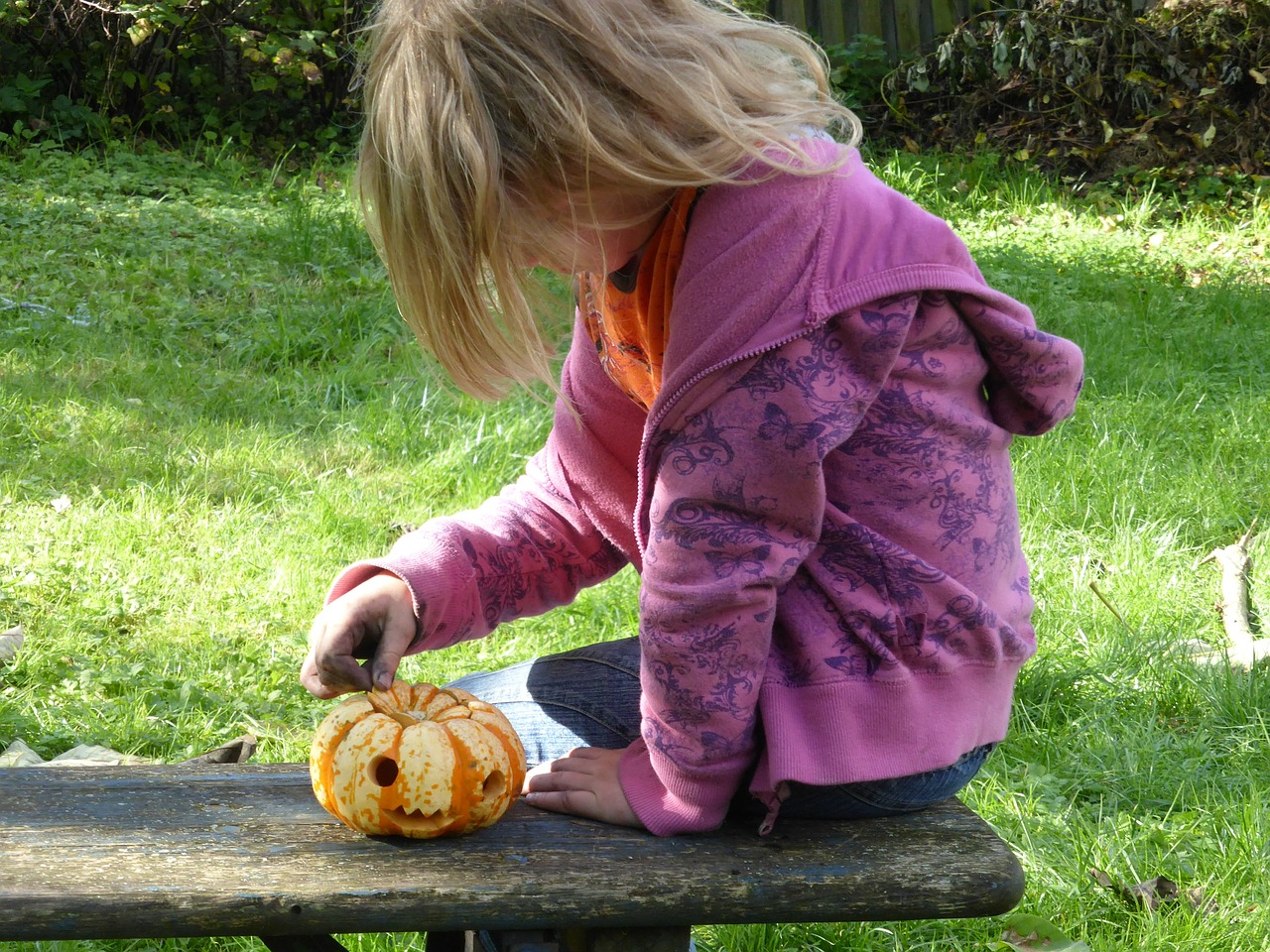 girl-with-pumpkin