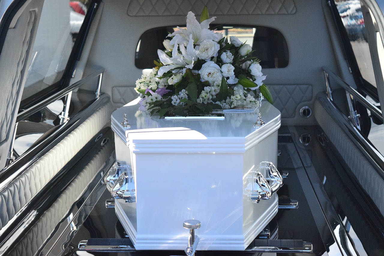 casket-and-pall-bearers