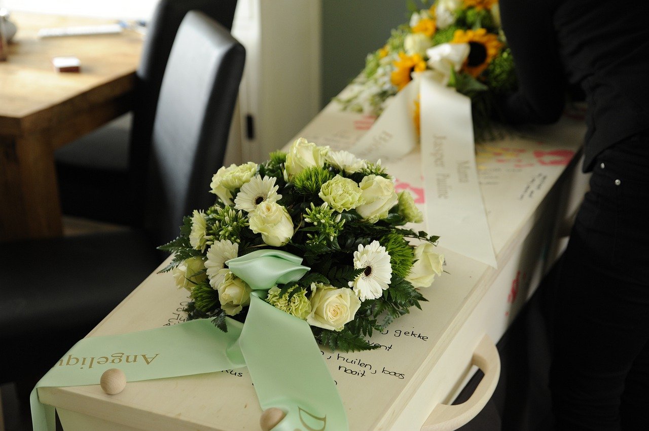 casket-and-flowers