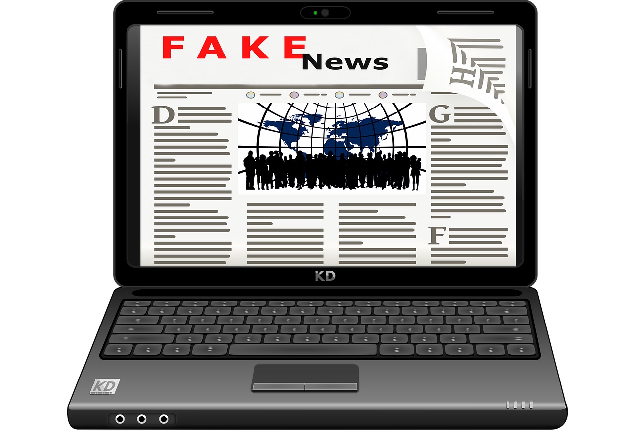 laptop_displaying_fake_news