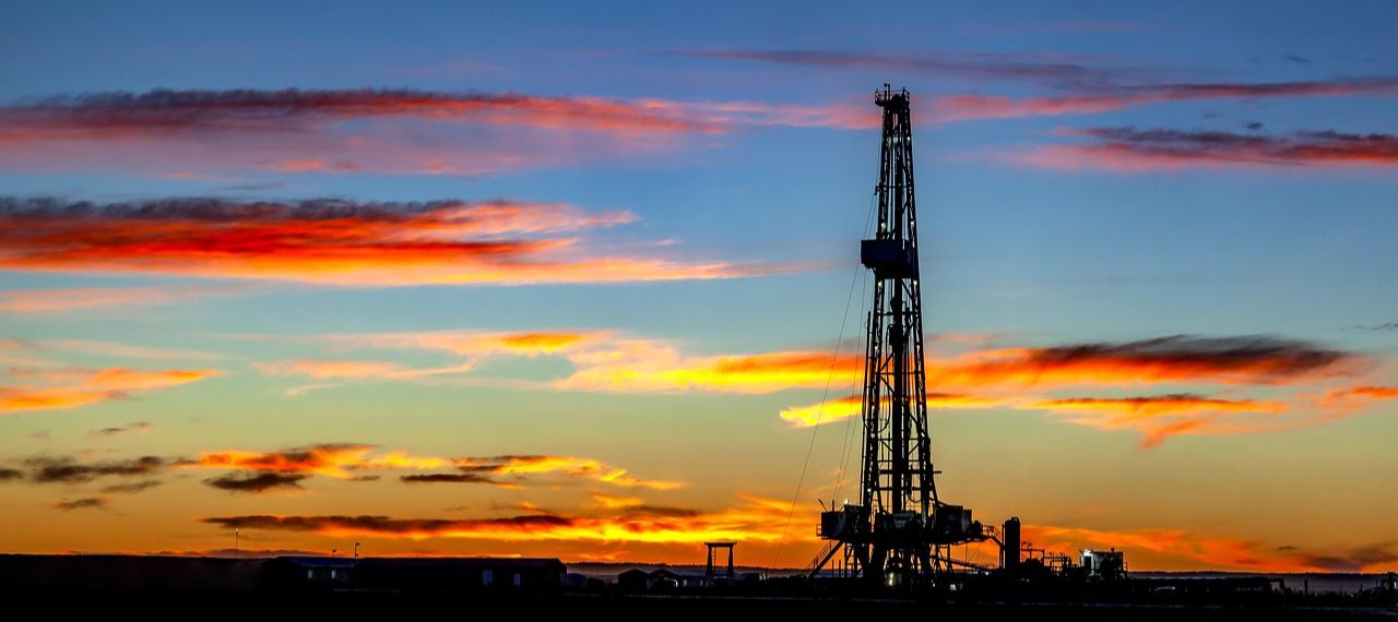 Oil drilling - Image by Terry McGraw from Pixabay