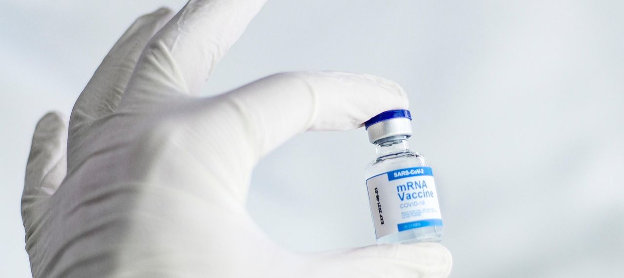 vaccine vial Image by Spencer Davis from Pixabay